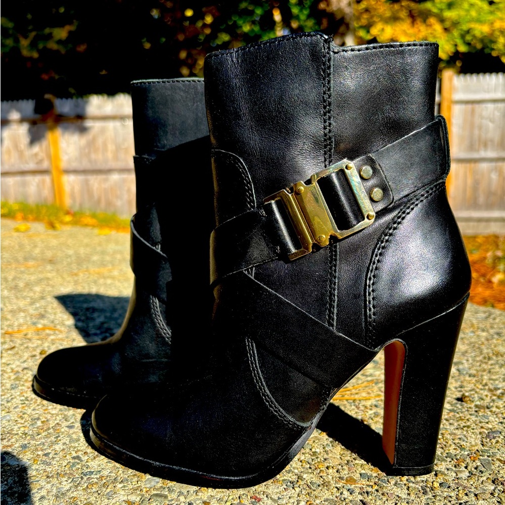Vince Camuto Black Leather Ankle Boots 5.5M